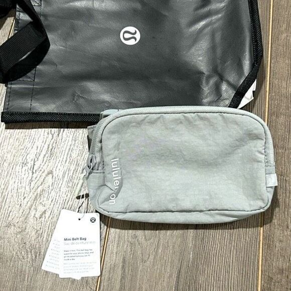 NEW lululemon Beltbag mini* - Picture 1 of 4